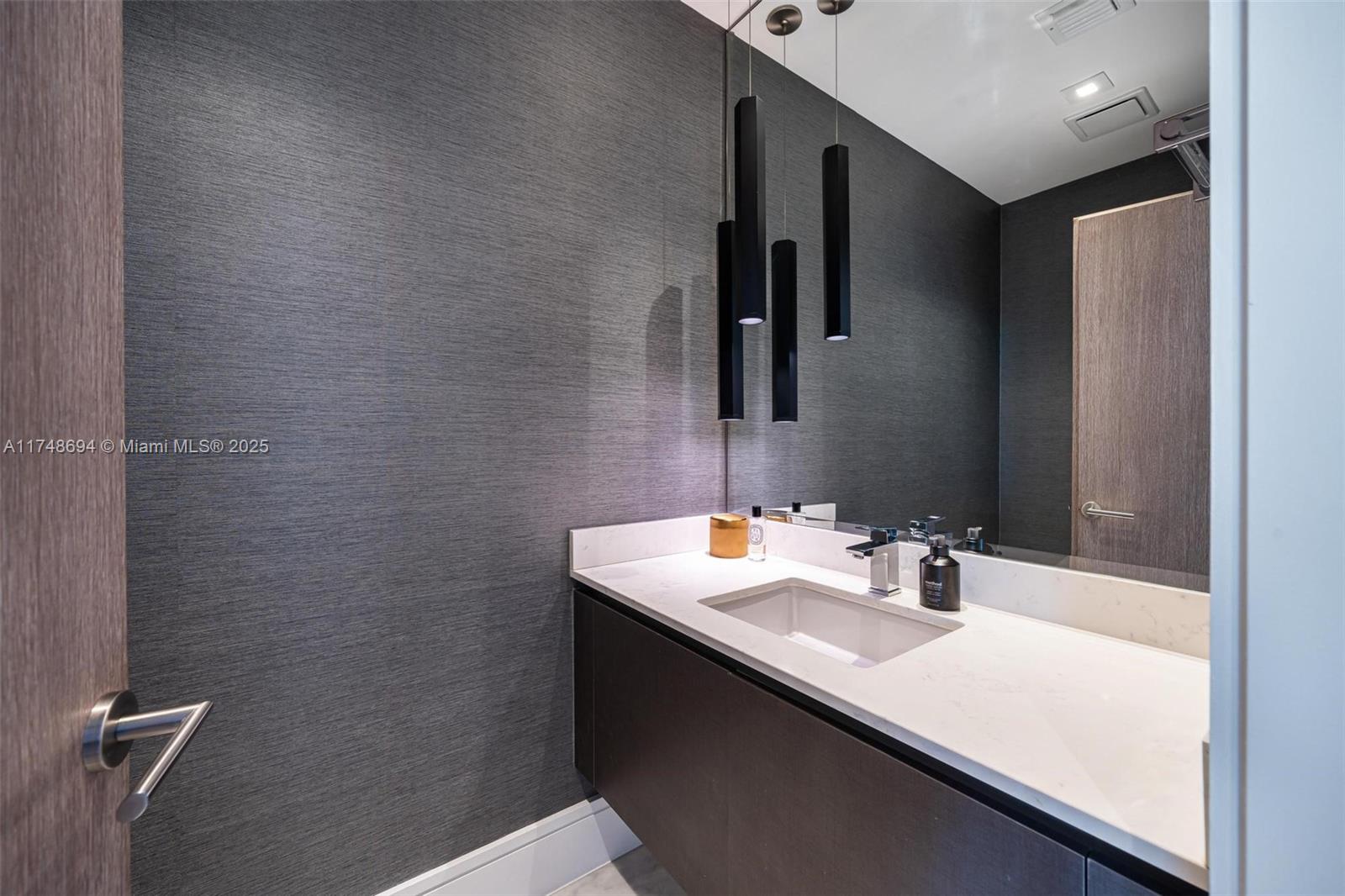 1201 20th Street, Unit PH02 Miami Beach, FL 33139 - Photo 23 of 39 Powder room