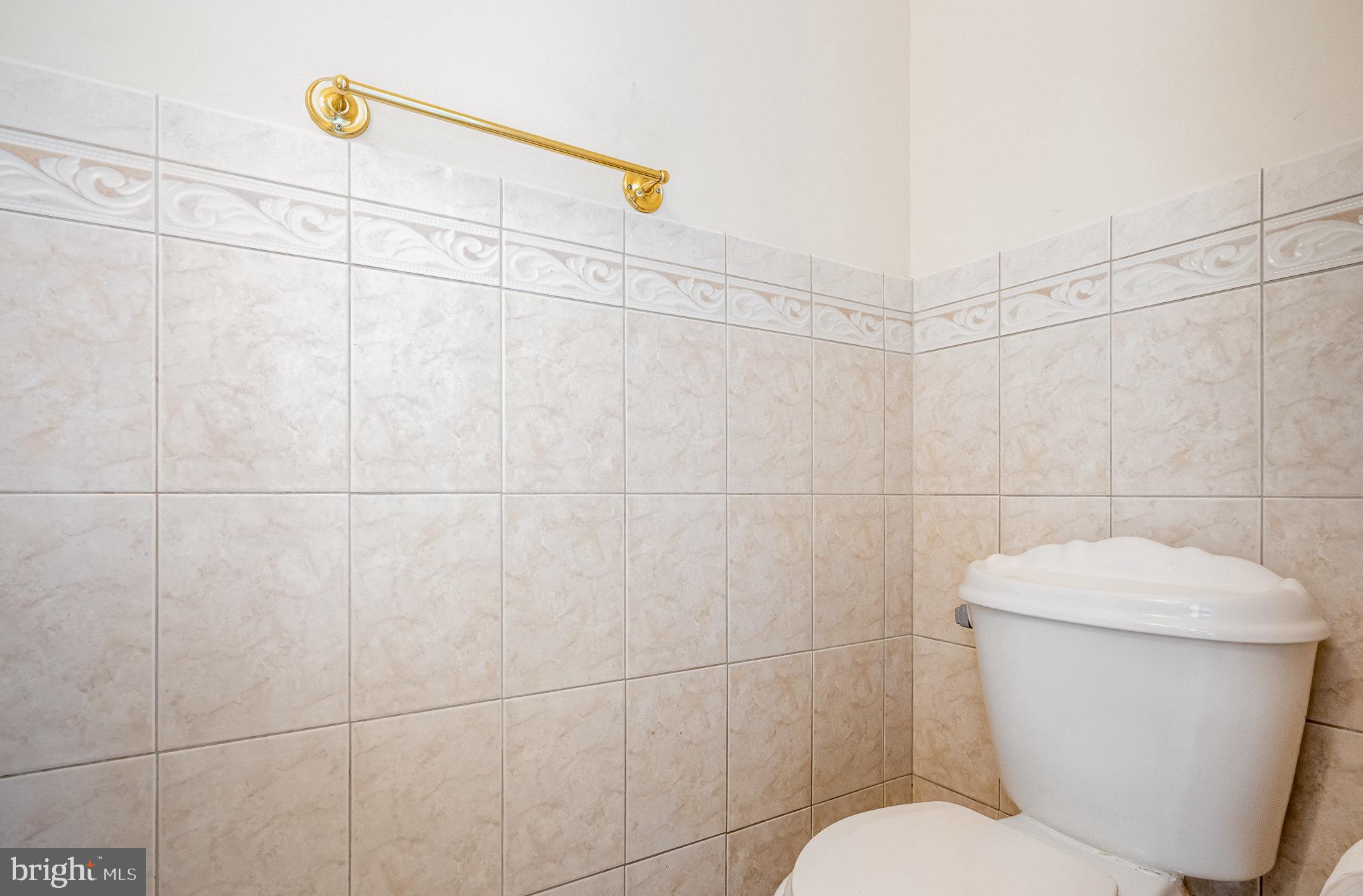 10402 Labrador Loop Manassas, VA 20112 - Photo 15 of 44 a bathroom with a toilet and shower