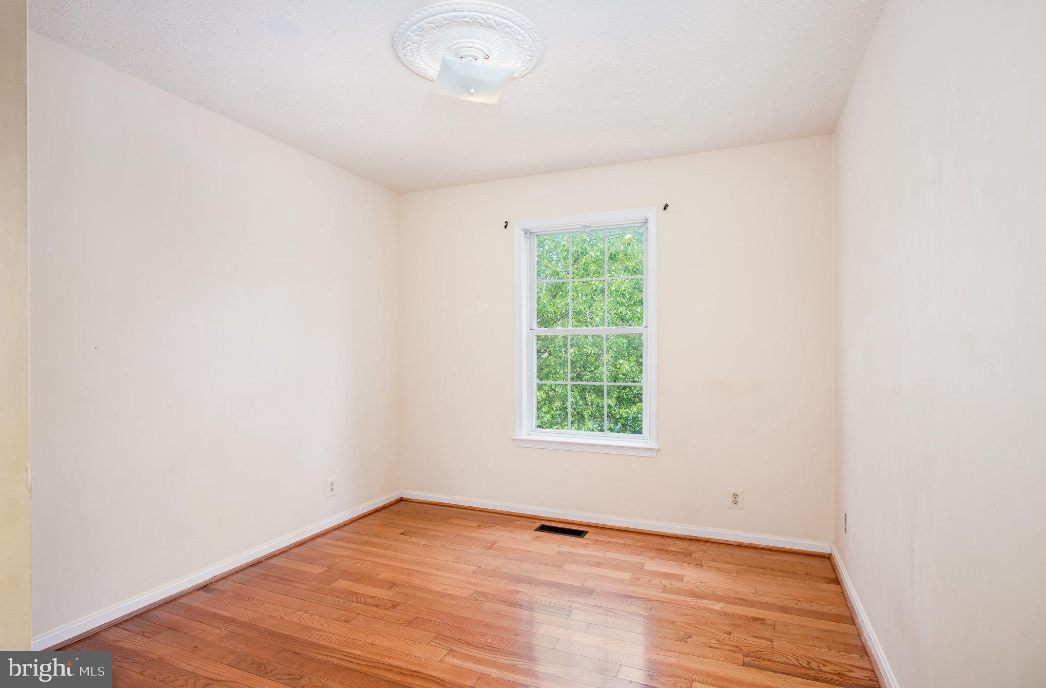 10402 Labrador Loop Manassas, VA 20112 - Photo 23 of 44 an empty room with a window