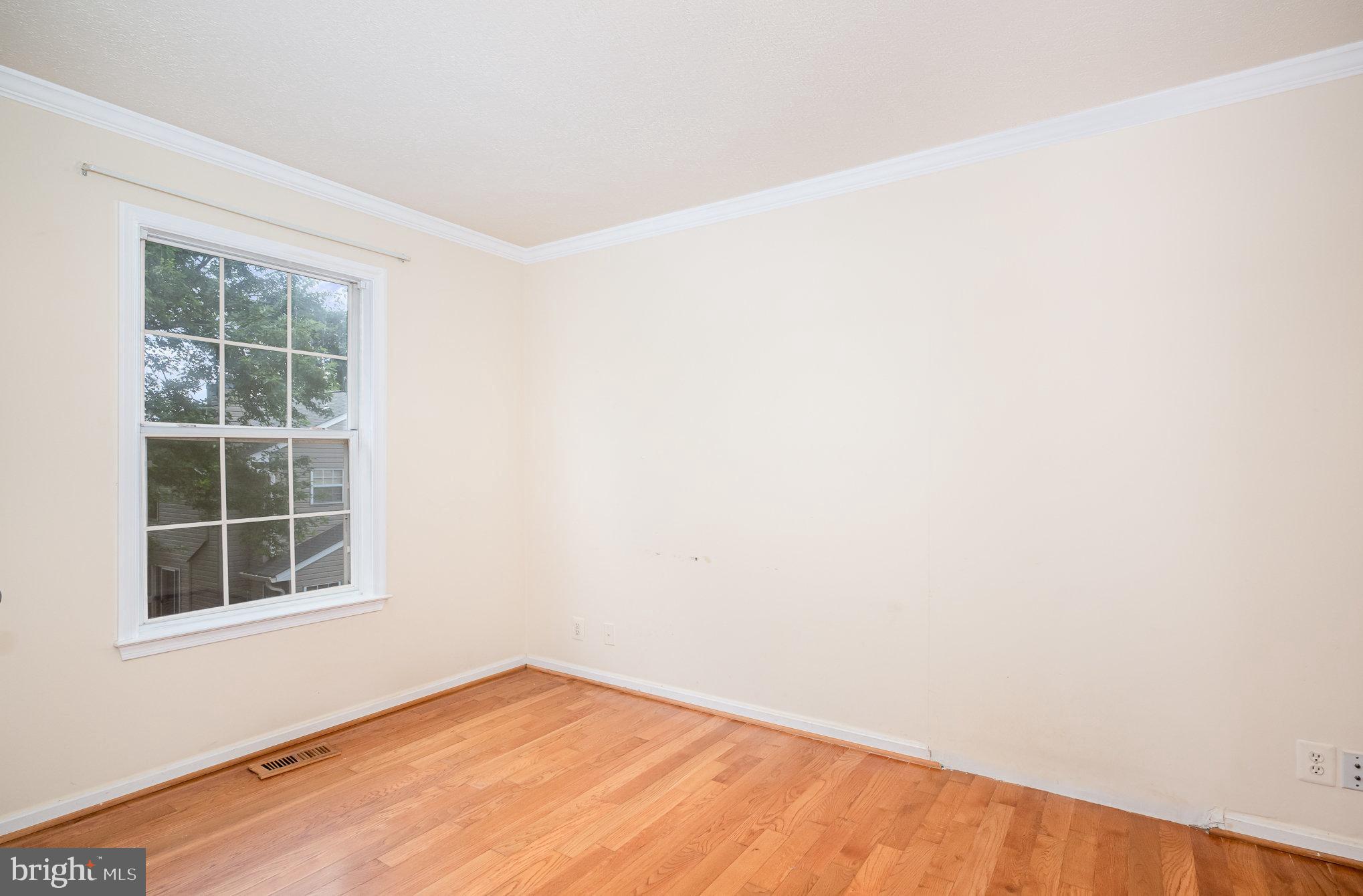 10402 Labrador Loop Manassas, VA 20112 - Photo 25 of 44 an empty room with a window
