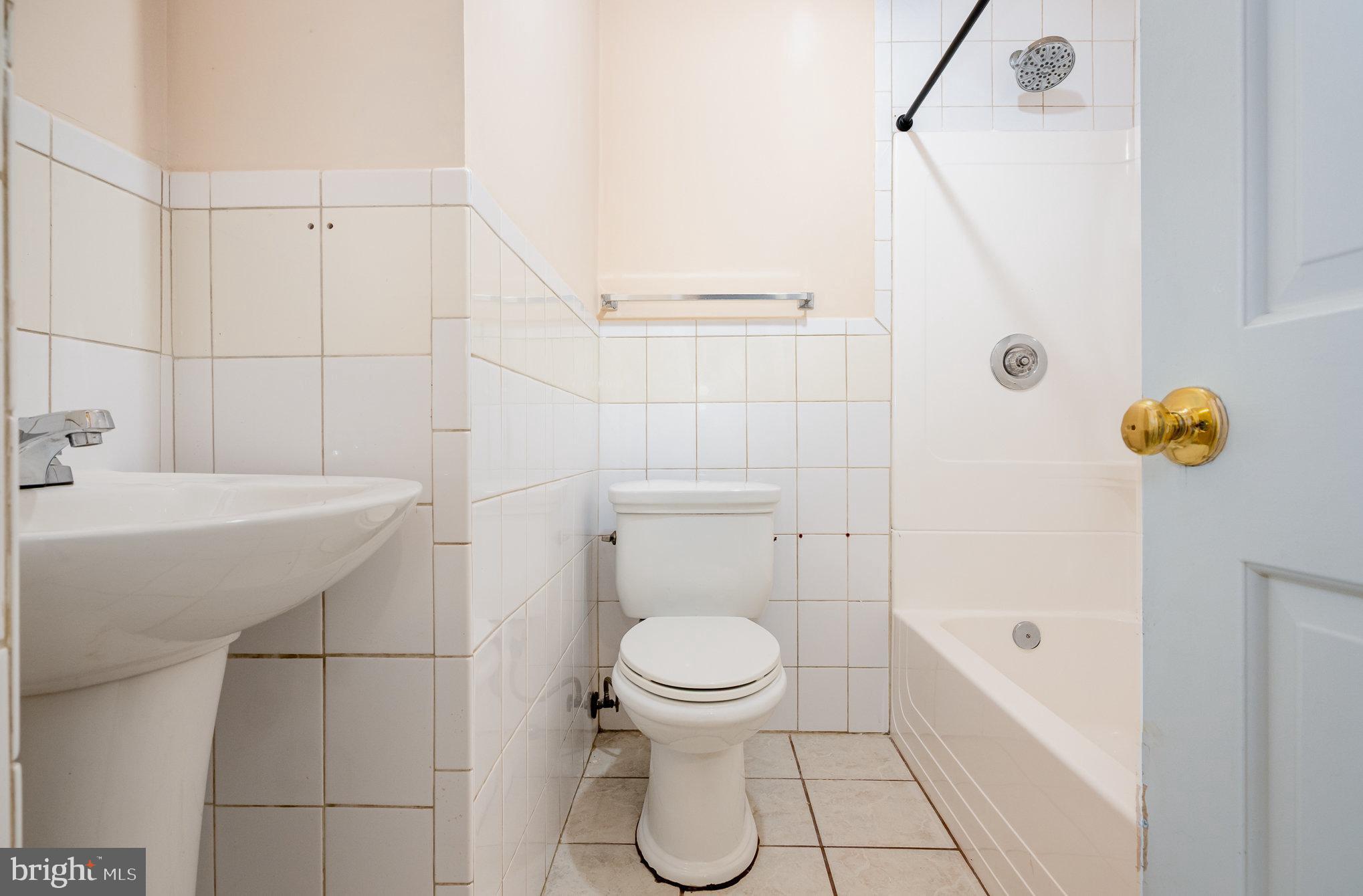 10402 Labrador Loop Manassas, VA 20112 - Photo 32 of 44 a bathroom with a sink a toilet and shower