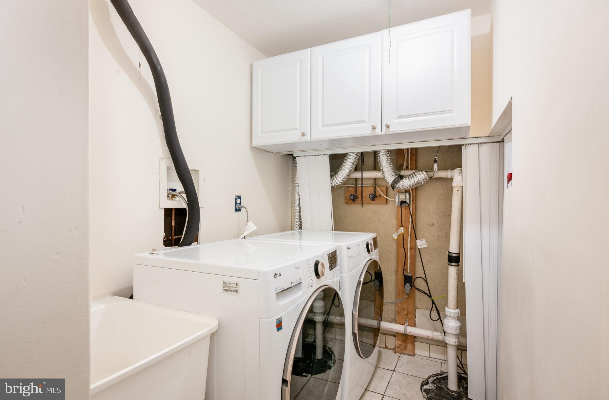 10402 Labrador Loop Manassas, VA 20112 - Photo 33 of 44 a utility room with dryer and washer