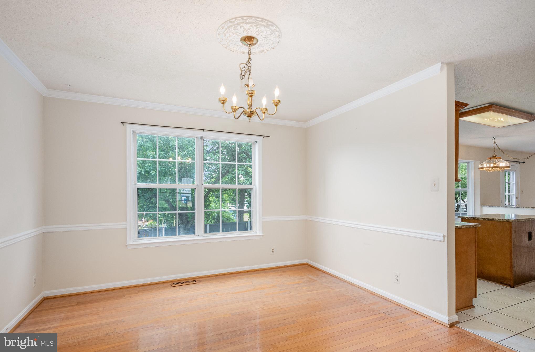 10402 Labrador Loop Manassas, VA 20112 - Photo 7 of 44 an empty room with window