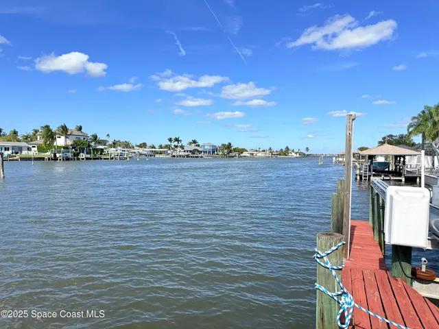 a view of a terrace with sky view