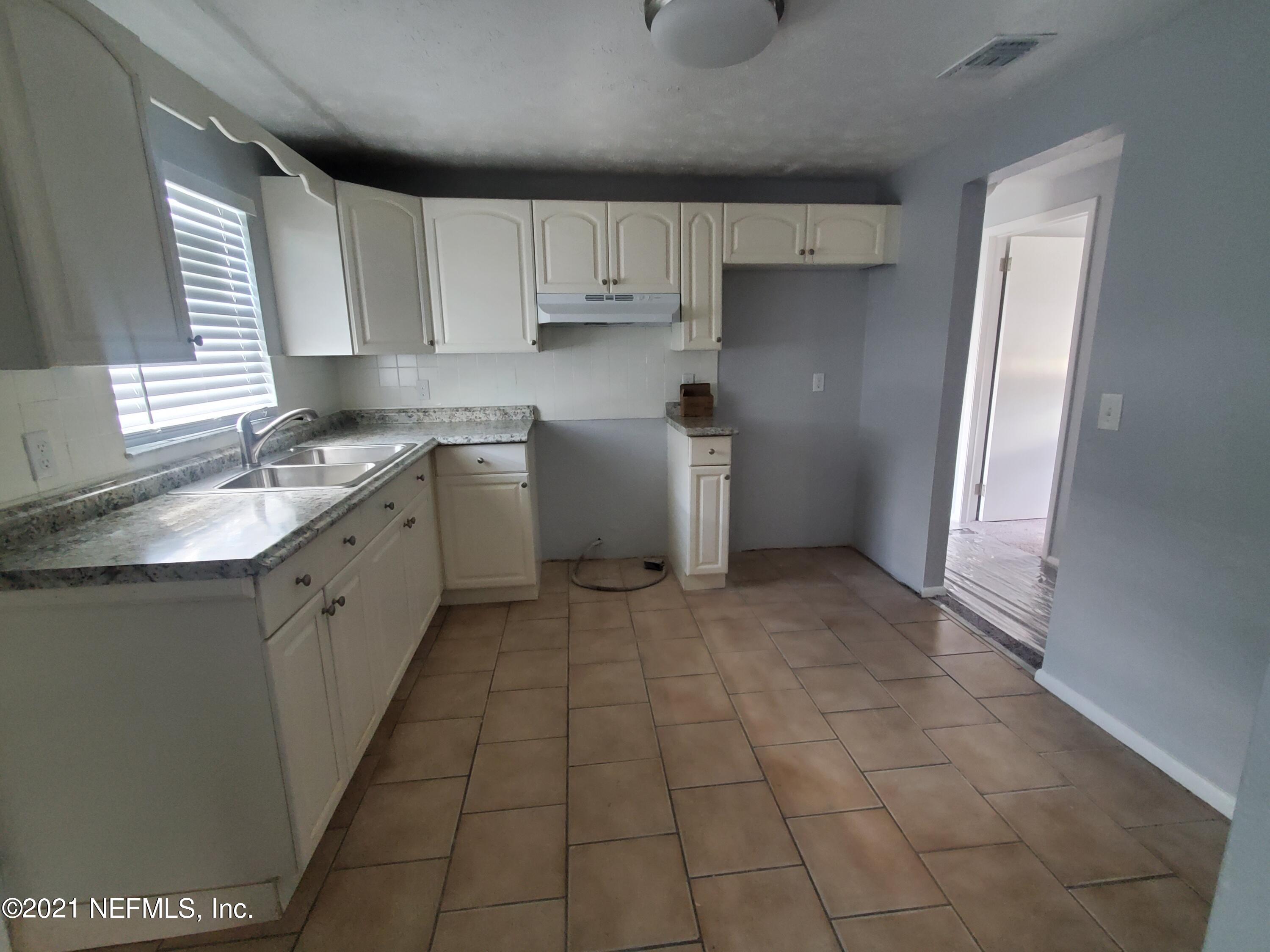 9358 Sibbald Road Jacksonville, FL 32219 - Photo 6 of 15 20211102_154449