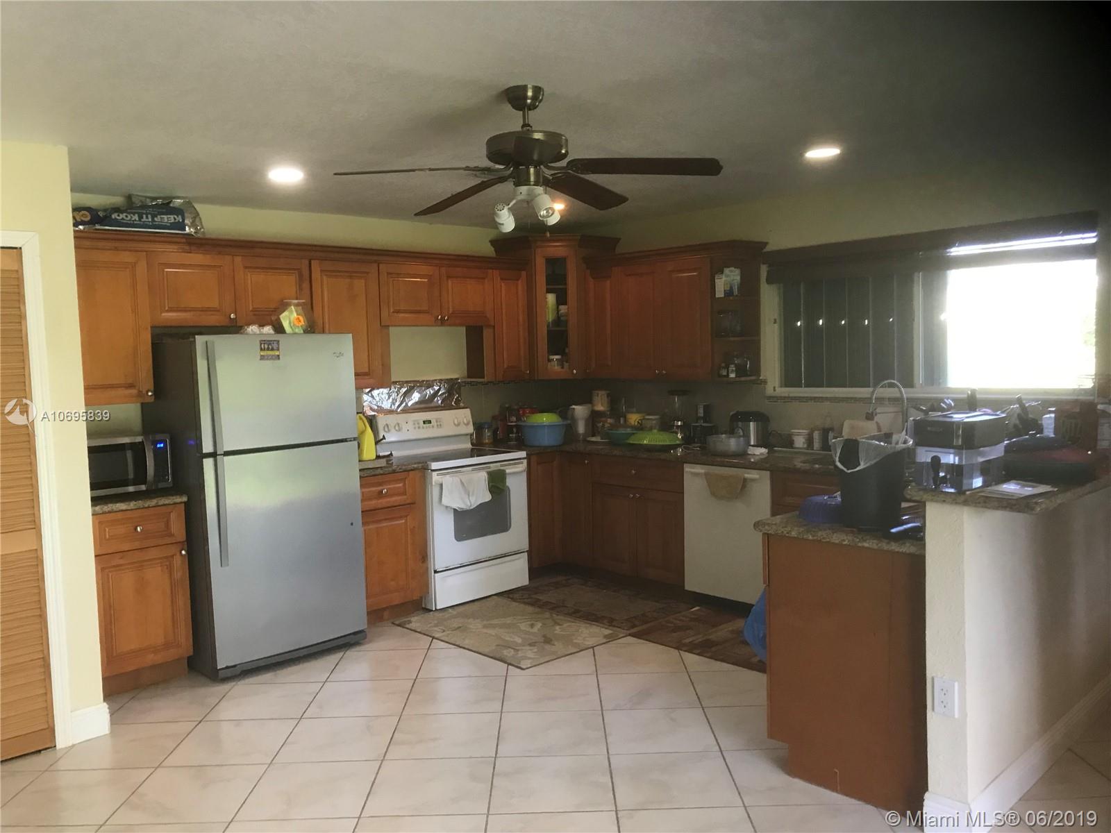 20105 Southwest 286th Street Homestead, FL 33030 - Photo 13 of 35 Gallery Image 13