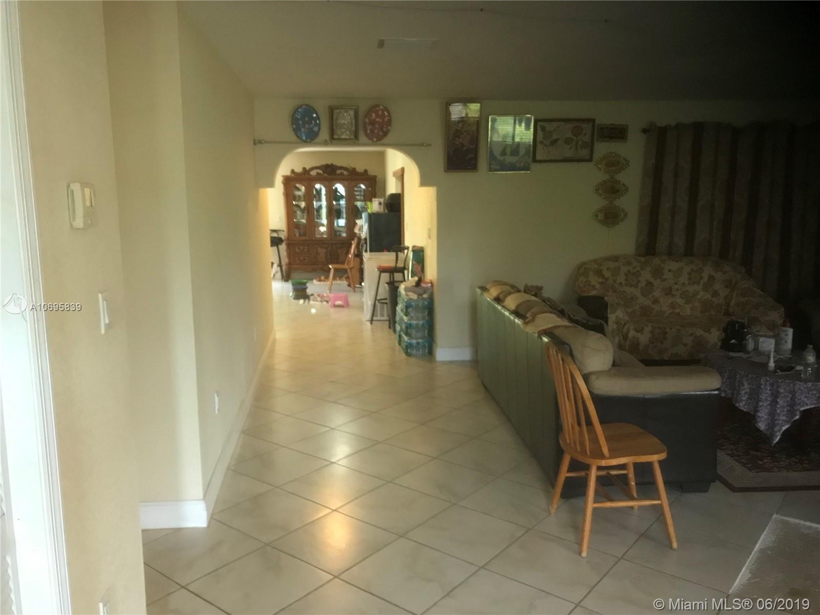 20105 Southwest 286th Street Homestead, FL 33030 - Photo 7 of 35 Gallery Image 7