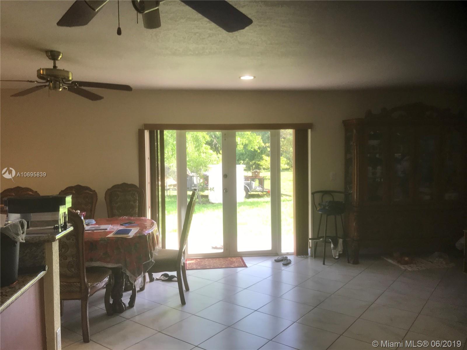 20105 Southwest 286th Street Homestead, FL 33030 - Photo 9 of 35 Gallery Image 9