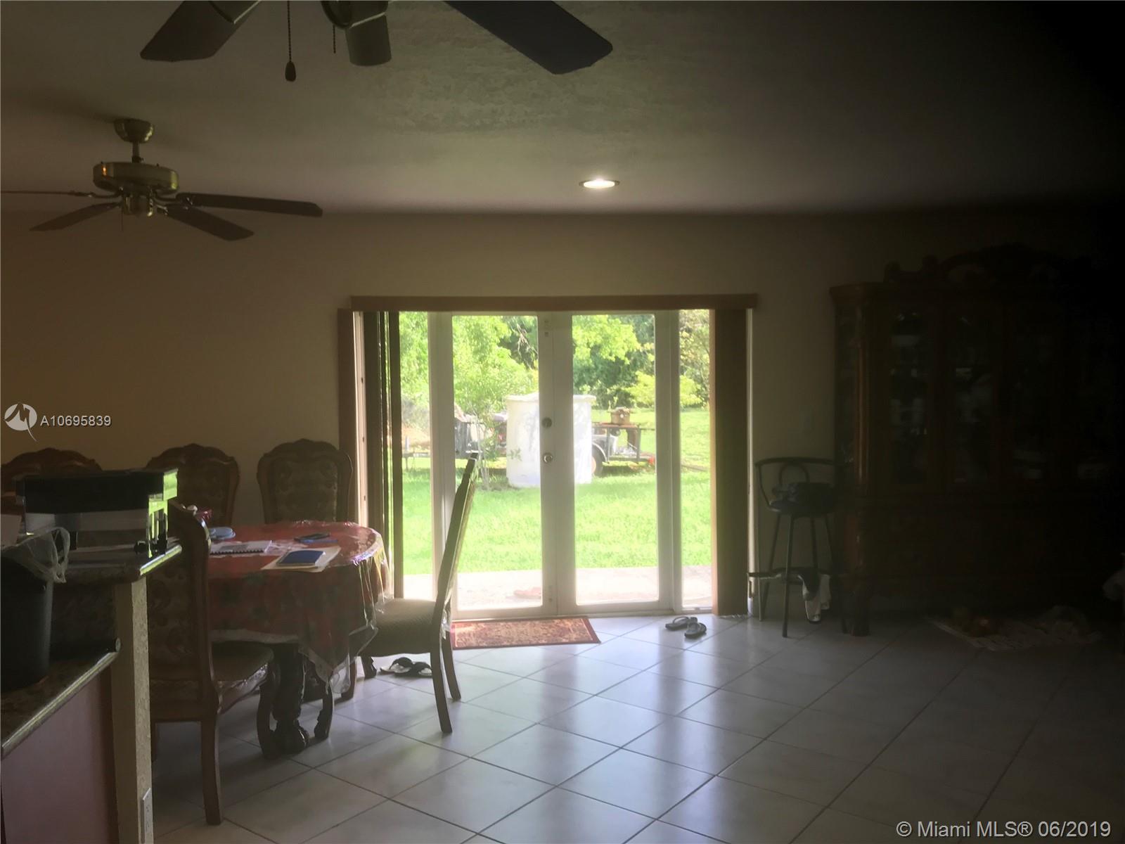 20105 Southwest 286th Street Homestead, FL 33030 - Photo 10 of 35 Gallery Image 10