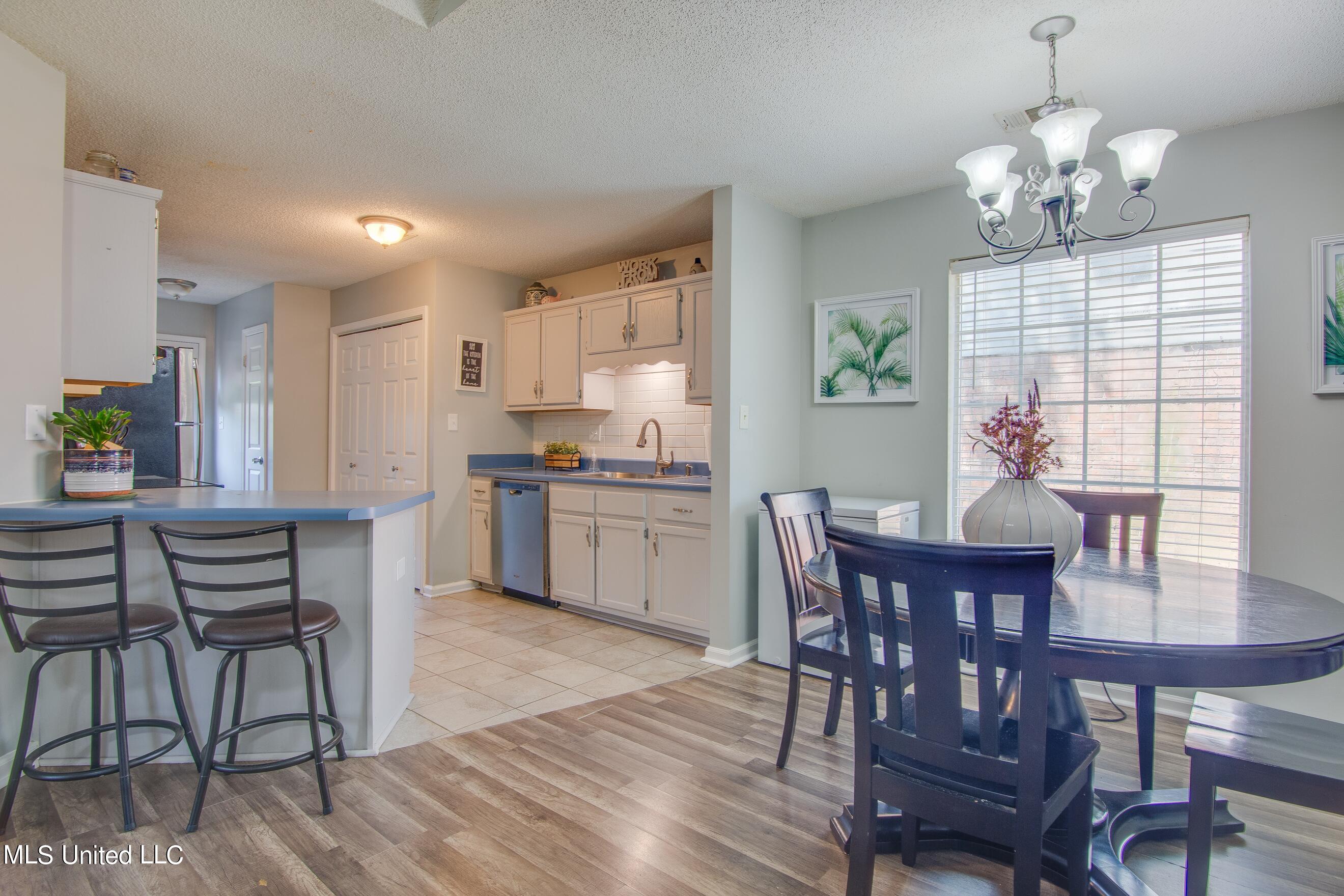 3303 West Tulane Road Horn Lake, MS 38637 - Photo 7 of 15 Kitchen/Dining
