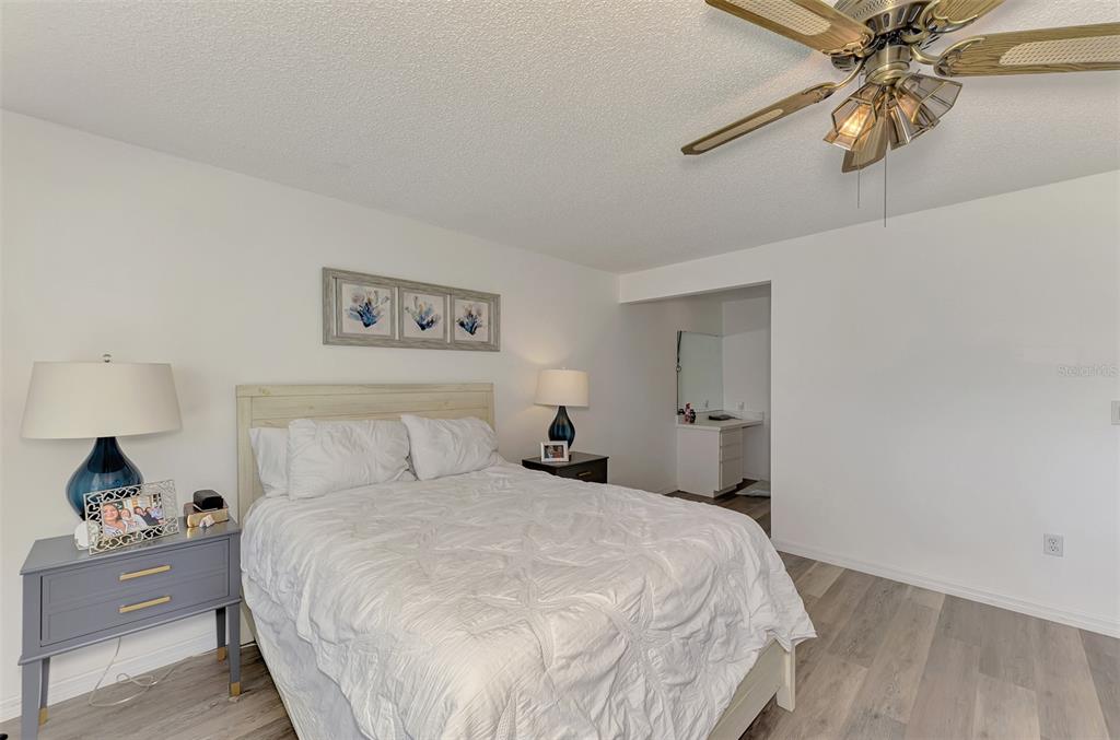 952 North Beneva Road, Unit V23 Sarasota, FL 34232 - Photo 29 of 46 Gallery Image 29