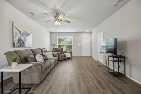 $379,900 | 925 Billups Drive, Van Alstyne, TX 75495