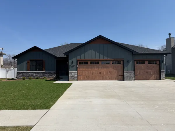 $449,000 | 1356 Eagle Bluff Drive, Bourbonnais, IL 60914