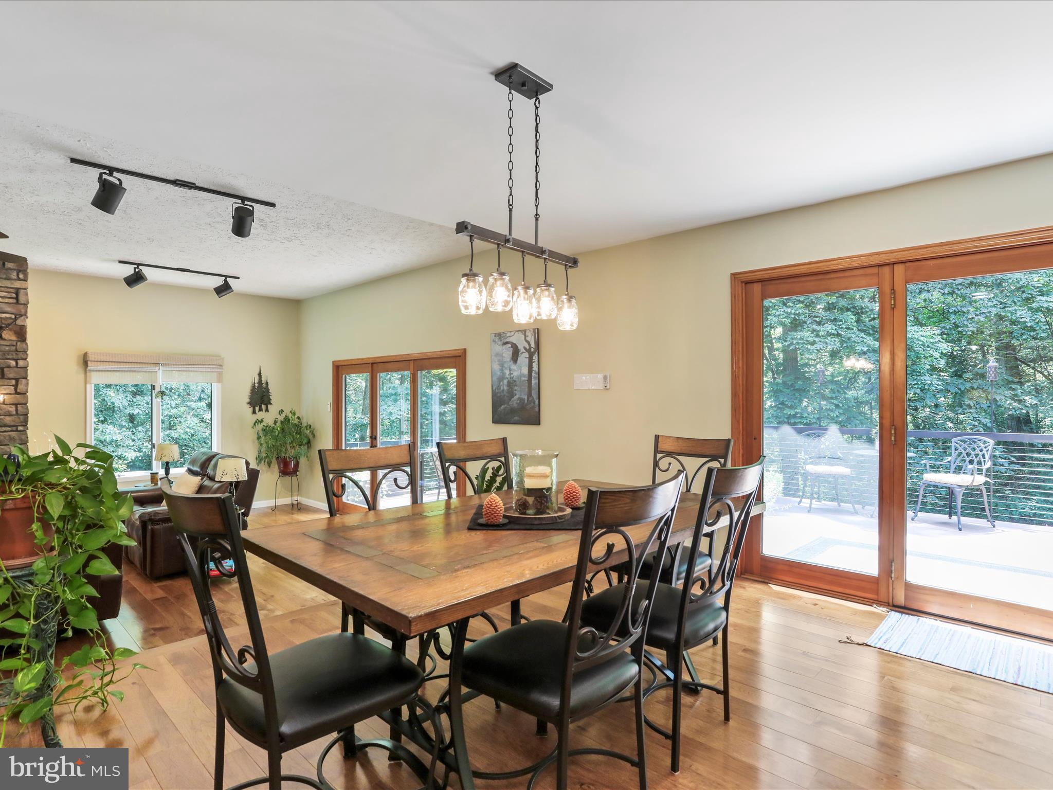 3953 West Weaver Road Greencastle, PA 17225 - Photo 13 of 61 Dining area