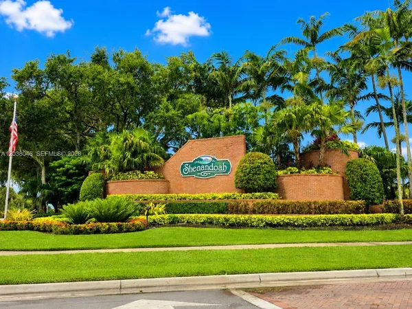 $649,900 | 13870 Magnolia Court, Davie, FL 33325