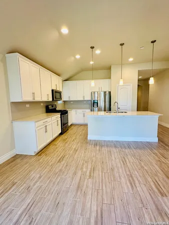 $2,495 | 7711 Cottonwood, Boerne, TX 78015