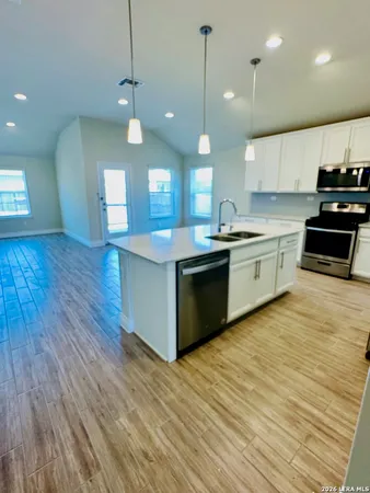 $2,495 | 7711 Cottonwood, Boerne, TX 78015