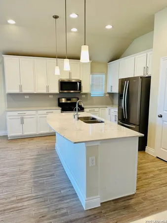 $2,495 | 7711 Cottonwood, Boerne, TX 78015