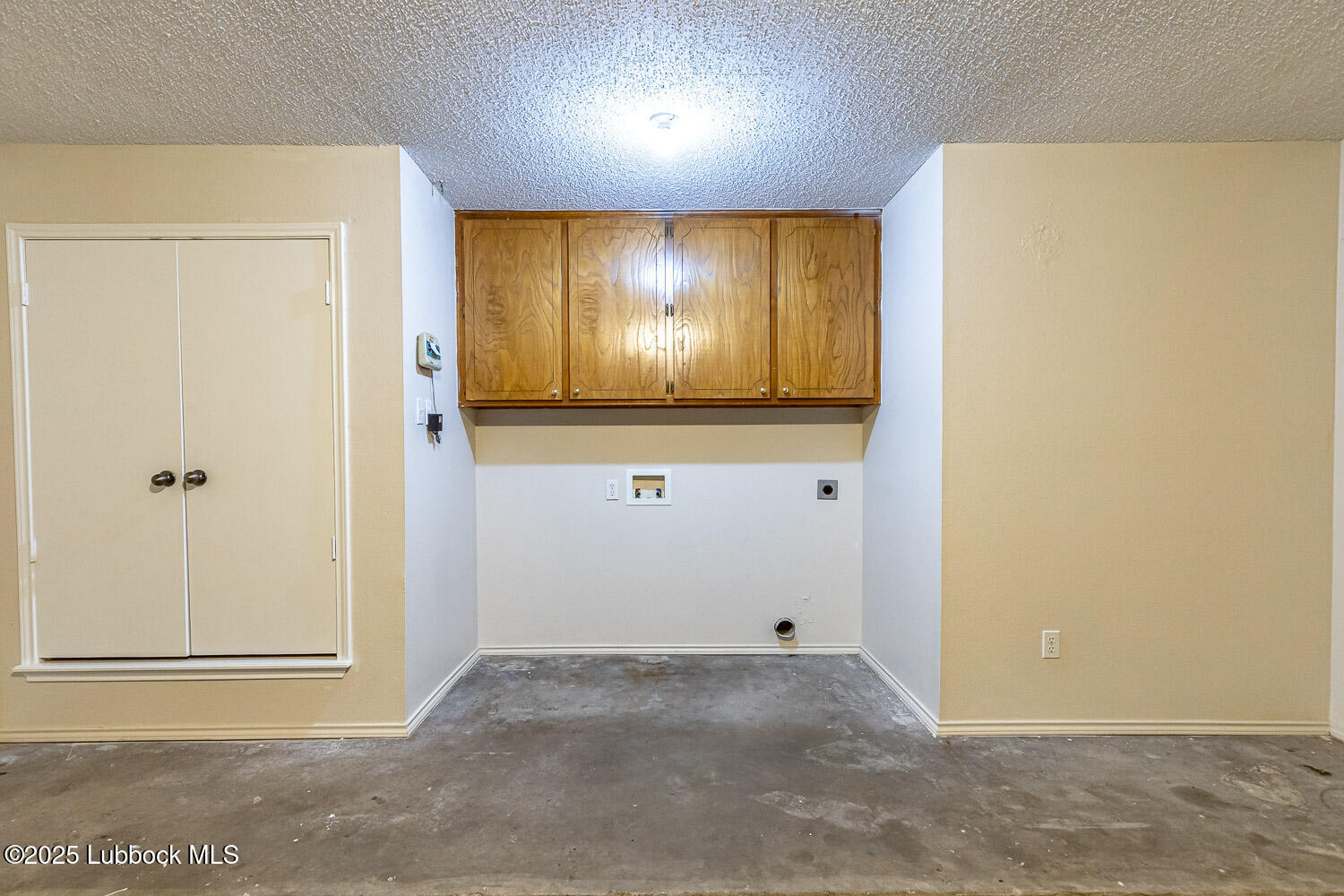 6120 7th Drive Lubbock, TX 79416 - Photo 28 of 33 an empty room with windows