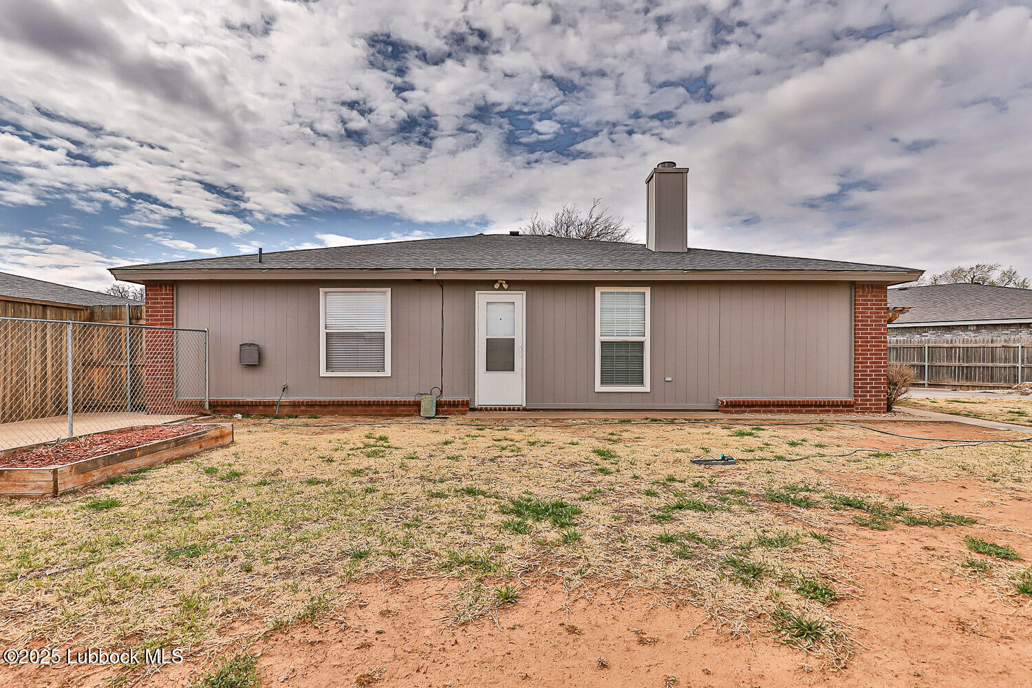 6120 7th Drive Lubbock, TX 79416 - Photo 32 of 33 a backyard of a house