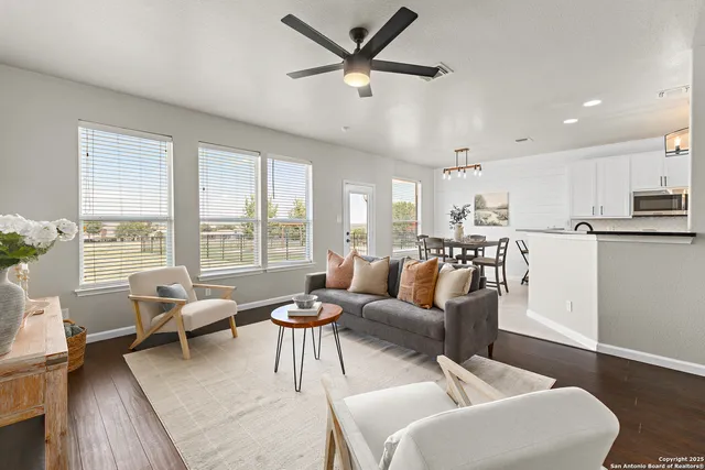 $348,000 | 3727 Columbia Drive, Cibolo, TX 78108