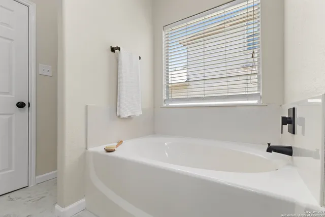 $348,000 | 3727 Columbia Drive, Cibolo, TX 78108