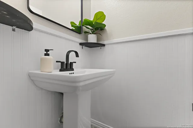 $348,000 | 3727 Columbia Drive, Cibolo, TX 78108