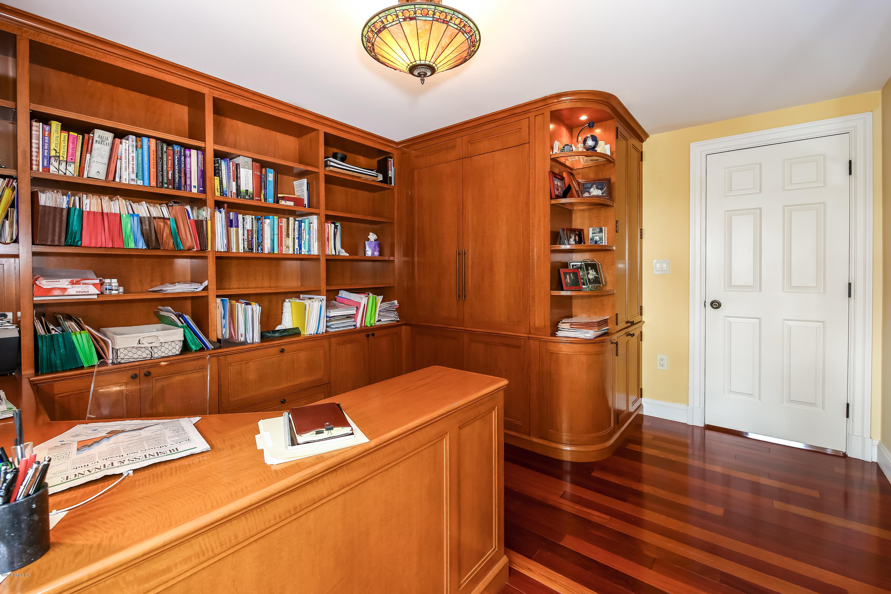 52 Ute Place, Unit A Greenwich, CT 06830 - Photo 21 of 32 a room with furniture and a book shelf