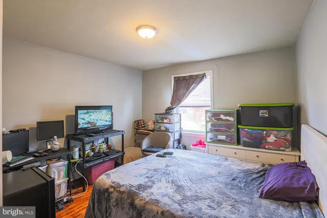 a view of a room with workspace and music instruments