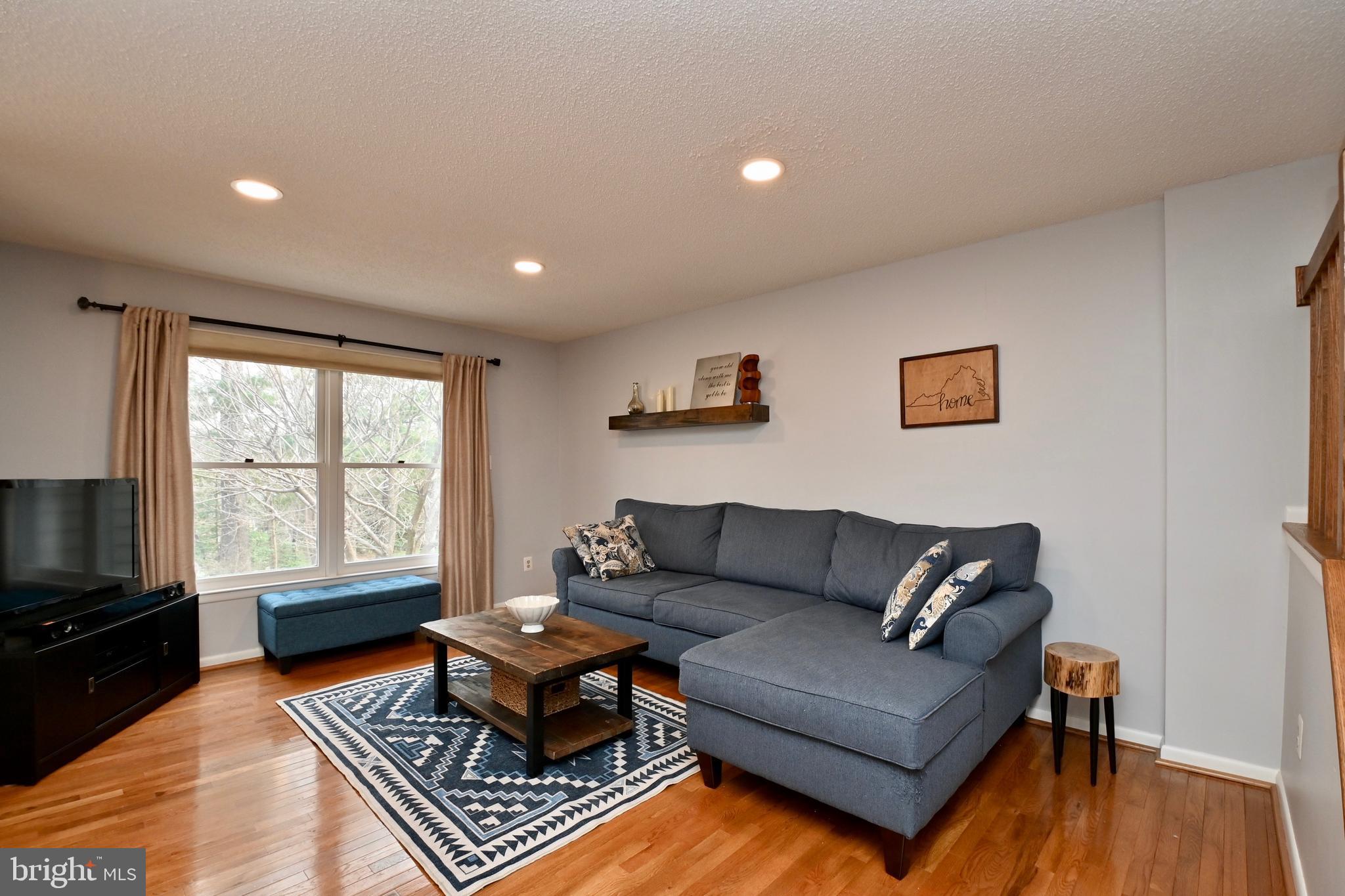 1449 Newport Spring Court Reston, VA 20194 - Photo 3 of 48 Larg Living Room