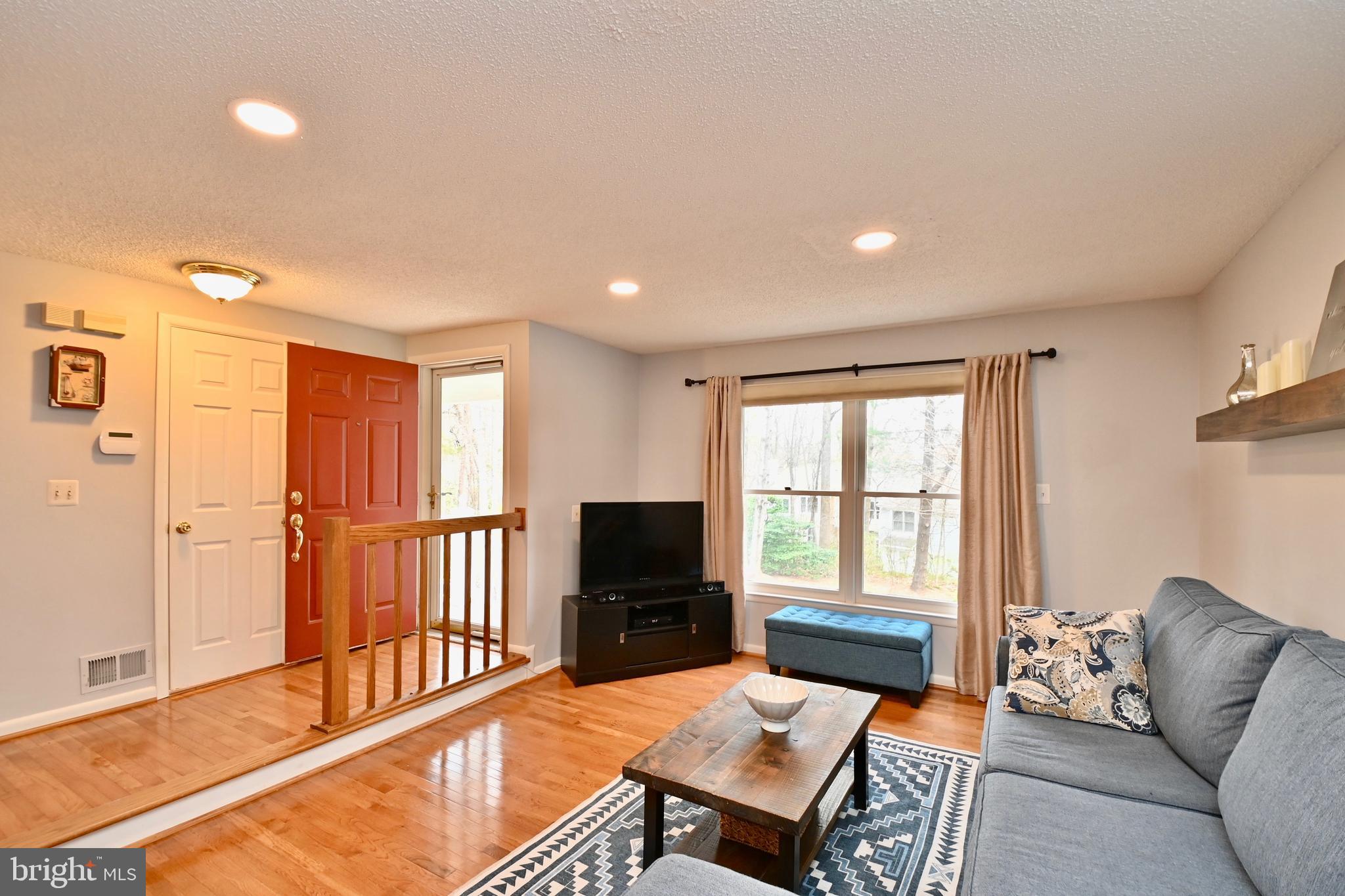 1449 Newport Spring Court Reston, VA 20194 - Photo 4 of 48 Hardwood Floors
Main Lev.