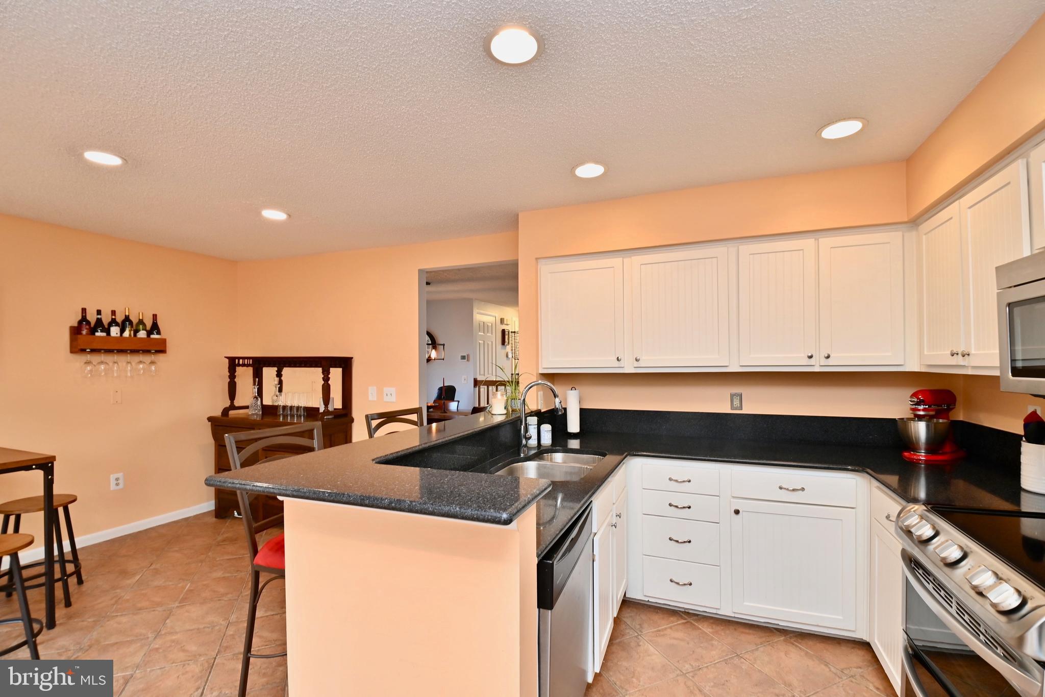 1449 Newport Spring Court Reston, VA 20194 - Photo 6 of 48 Kitchen