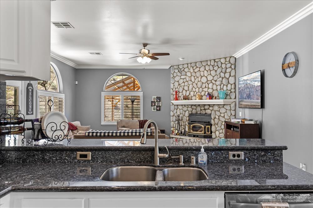 26050 Cumberland Road Tehachapi, CA 93561 - Photo 15 of 68 Gallery Image 15