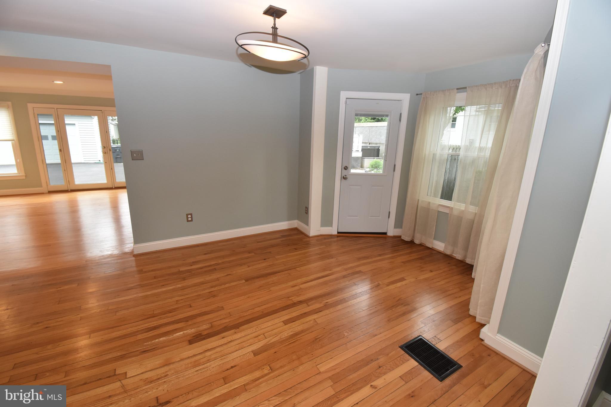 2901 Meadow View Road Falls Church, VA 22042 - Photo 13 of 43 Dining room