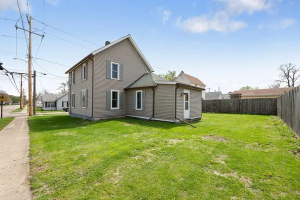 $49,000 | 825 North Burr Street, Kewanee, IL 61443