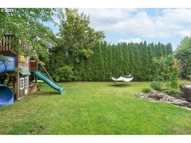 a picture of a bench in front of a building