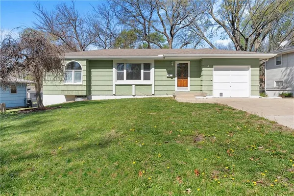 $275,000 | 400 Northeast Howard Street, Lee's Summit, MO 64063