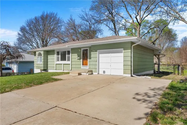 $275,000 | 400 Northeast Howard Street, Lee's Summit, MO 64063