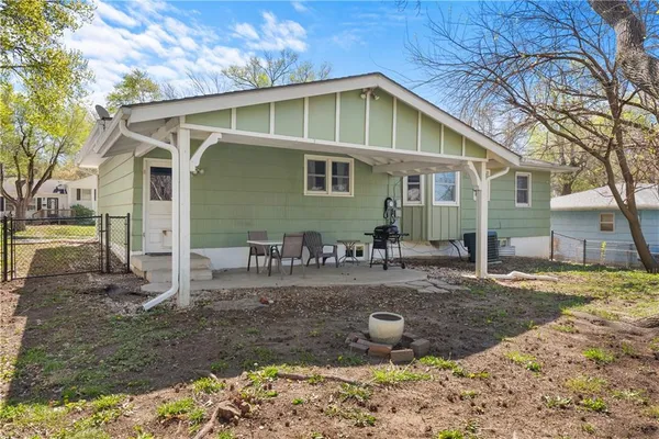 $275,000 | 400 Northeast Howard Street, Lee's Summit, MO 64063