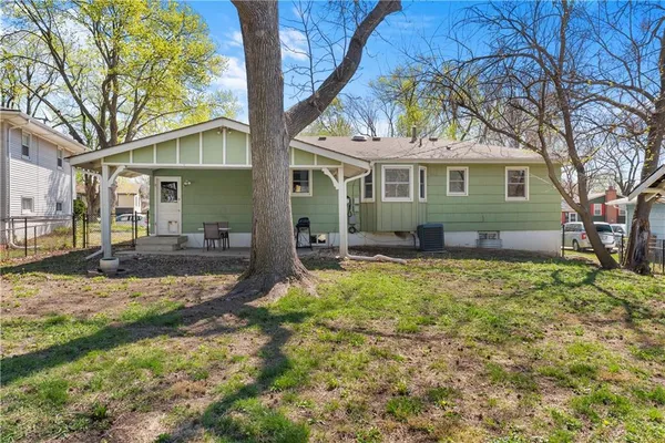 $275,000 | 400 Northeast Howard Street, Lee's Summit, MO 64063