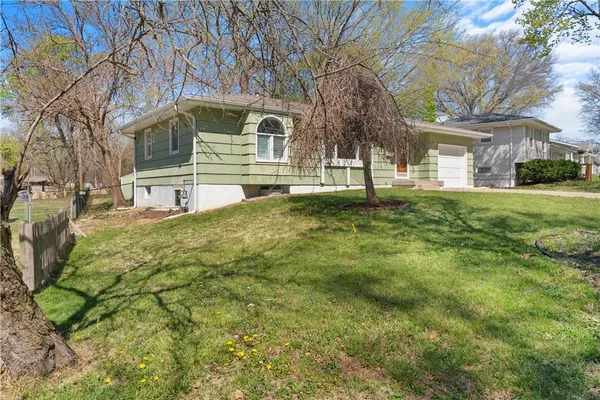 $275,000 | 400 Northeast Howard Street, Lee's Summit, MO 64063