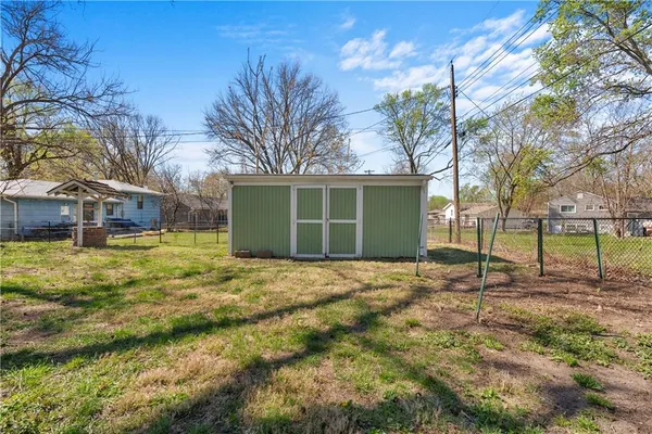 $275,000 | 400 Northeast Howard Street, Lee's Summit, MO 64063