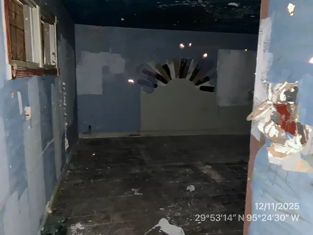 a view of entryway and hall