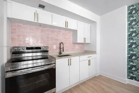 $395,000 | 345 Ocean Drive, Unit 718, Miami Beach, FL 33139