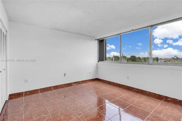 $2,050 | 1750 West 56th Street, Unit 210, Hialeah, FL 33012