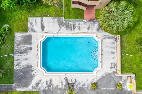 $2,050 | 1750 West 56th Street, Unit 210, Hialeah, FL 33012