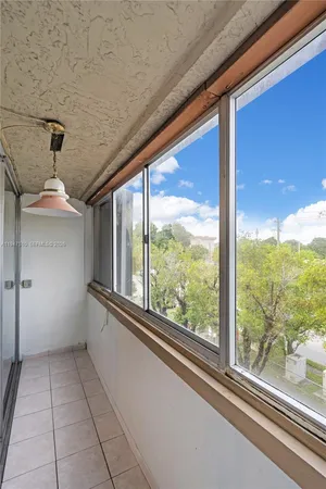 $2,050 | 1750 West 56th Street, Unit 210, Hialeah, FL 33012