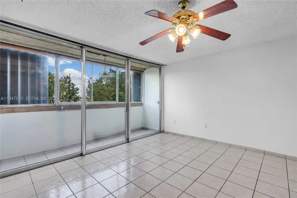 $2,050 | 1750 West 56th Street, Unit 210, Hialeah, FL 33012