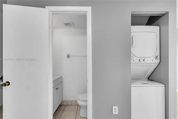 $2,050 | 1750 West 56th Street, Unit 210, Hialeah, FL 33012