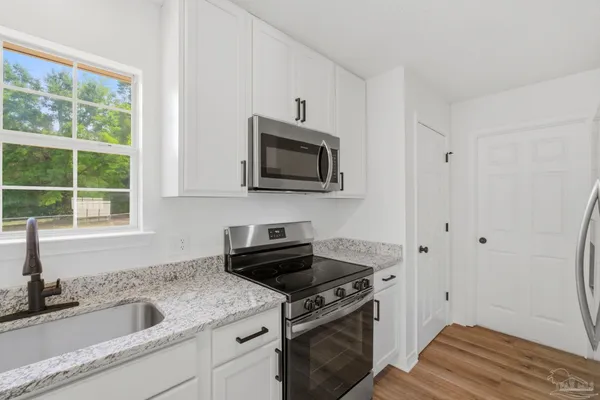 $394,900 | 711 Nancy Lane, Molino, FL 32577